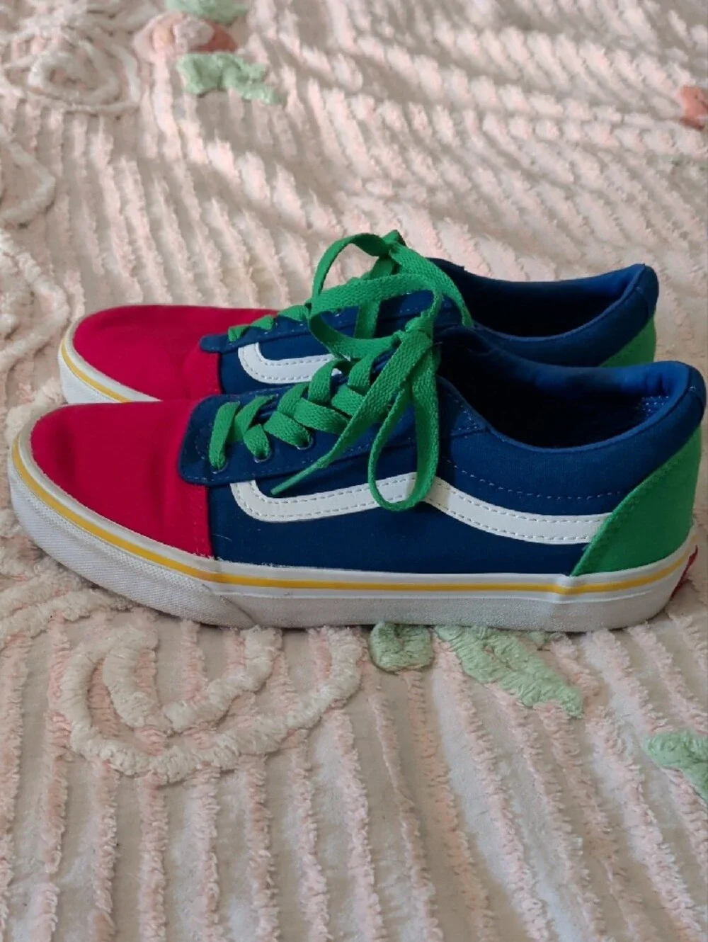 Kids OLD SKOOL YACHT CLUB VANNS in Blue, Red & Green Laces